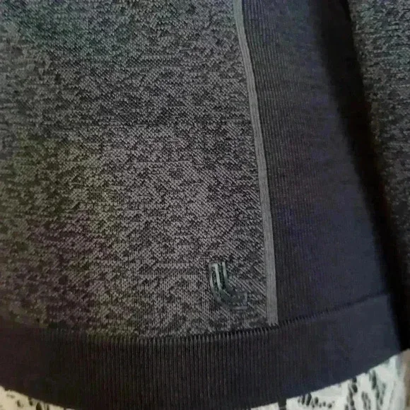 Lole Josie Women's XS Long Sleeve Sweater with thumb holes - Picture 4 of 7